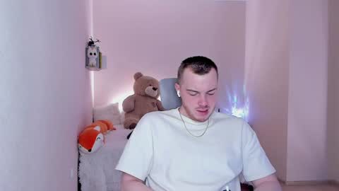 Snapshot of toohornyserj chatting on December 27, 11:42 pm toohornyserj online show from December 27, 11:42 pm