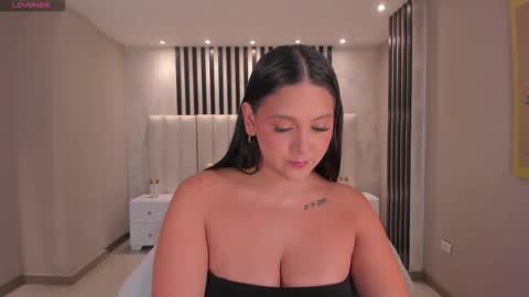 Tori Cross online show from December 4, 3:39 am