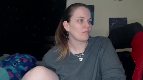 Snapshot of toxiclilly chatting on February 1, 12:15 pm Lilly Miss Mistress Goddess Maam Queen Boss online show from February 1, 12:15 pm