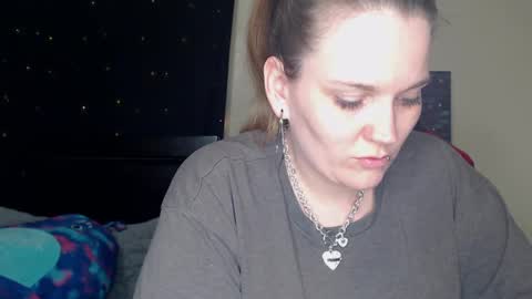 Snapshot of toxiclilly chatting on February 8, 9:24 am Lilly Miss Mistress Goddess Maam Queen Boss online show from February 8, 9:24 am
