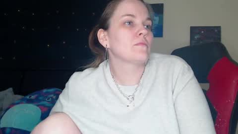 Snapshot of toxiclilly chatting on February 20, 7:45 am Lilly Miss Mistress Goddess Maam Queen Boss online show from February 20, 7:45 am
