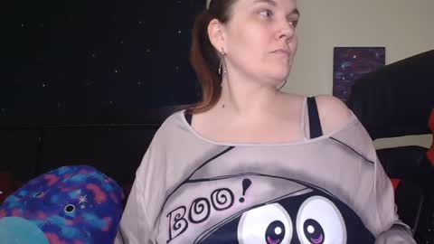 Snapshot of toxiclilly chatting on October 18, 8:51 am Lilly Miss Mistress Goddess Maam Queen Boss online show from October 18, 8:51 am