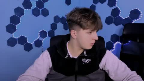 Travis online show from April 17, 8:50 am