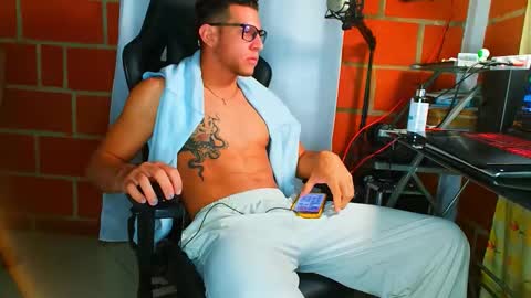 TRAVIS. online show from January 14, 11:18 am