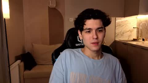 travisrivas online show from June 12, 1:48 am