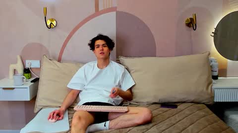 travisrivas online show from February 25, 5:27 pm