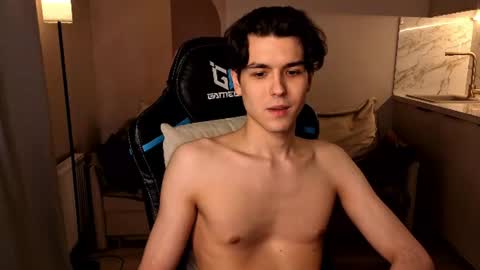 travisrivas online show from June 23, 3:58 am