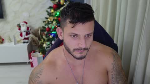 TRAVISS HOLDEN online show from December 21, 5:03 am