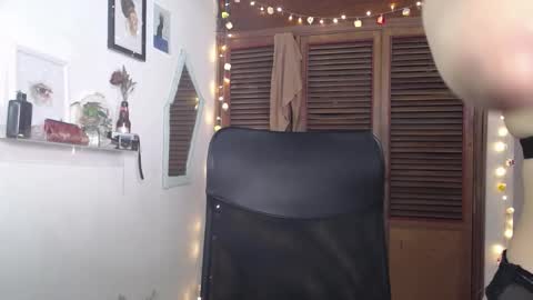 Emily online show from February 5, 6:04 pm