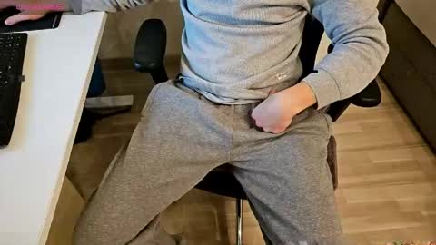 tree1989 online show from March 22, 6:45 pm