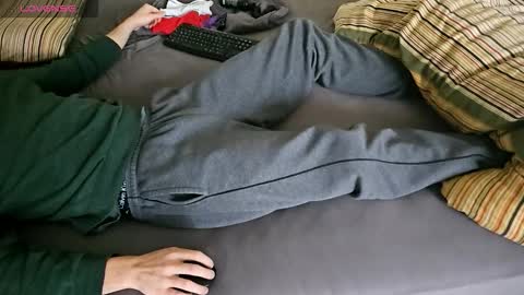 tree1989 online show from October 26, 12:50 pm