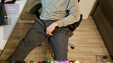 tree1989 online show from November 11, 7:38 pm