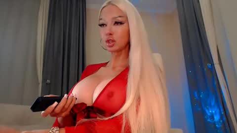 tremendous_blondie online show from April 25, 3:09 pm