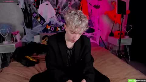 TrevorBenson online show from October 31, 3:29 am