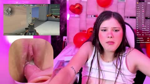 Snapshot of trianna__ chatting on February 5, 5:20 pm Trianna online show from February 5, 5:20 pm