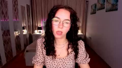 TriciaDaisy online show from July 14, 10:32 am