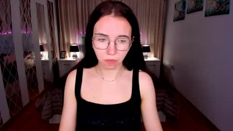 TriciaDaisy online show from July 10, 3:39 pm