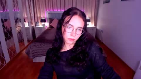 TriciaDaisy online show from June 21, 5:14 am
