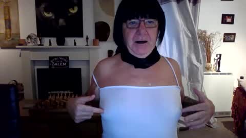 Snapshot of trinity1011 chatting on October 29, 7:32 am trinity1011 online show from October 29, 7:32 am