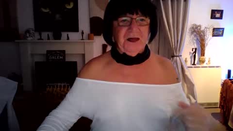 Snapshot of trinity1011 chatting on October 5, 8:16 pm trinity1011 online show from October 5, 8:16 pm