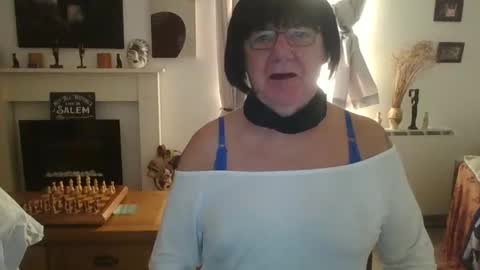 Snapshot of trinity1011 chatting on January 3, 8:43 am trinity1011 online show from January 3, 8:43 am