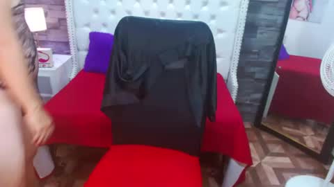 Snapshot of trinity_tsx chatting on December 31, 4:46 pm SOFIA online show from December 31, 4:46 pm