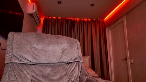 tripleprinces online show from November 19, 6:18 pm