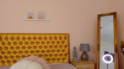 Mia online show from April 2, 6:10 am