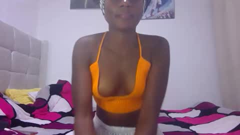 trishaelliee online show from April 29, 8:35 pm