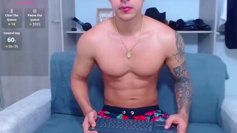 Snapshot of tristan_bm chatting on October 15, 11:33 am tristan bm online show from October 15, 11:33 am