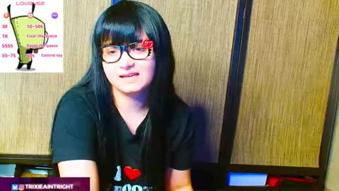 trixiedoescamcam online show from October 22, 11:06 pm