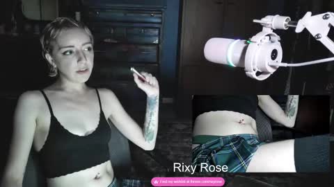 Snapshot of trixyrose chatting on September 23, 3:00 am RixyRose online show from September 23, 3:00 am