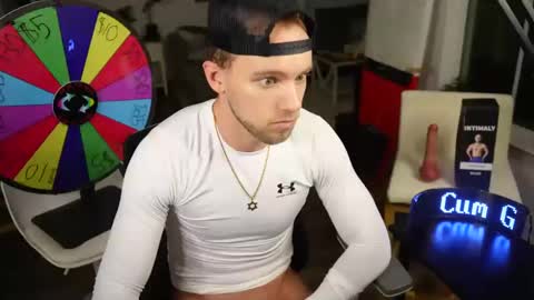 Snapshot of troy_greenxo chatting on February 3, 3:53 am Troy Green online show from February 3, 3:53 am