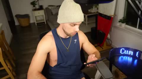 Snapshot of troy_greenxo chatting on February 17, 3:36 am Troy Green online show from February 17, 3:36 am