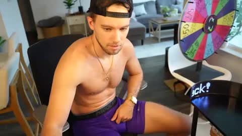 Snapshot of troy_greenxo chatting on September 15, 8:54 pm Troy Green online show from September 15, 8:54 pm