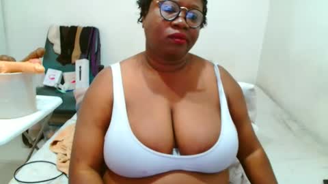 TrueBella30 online show from October 24, 8:04 am