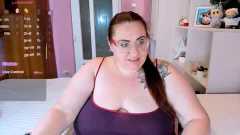 Adelle online show from December 15, 8:05 pm