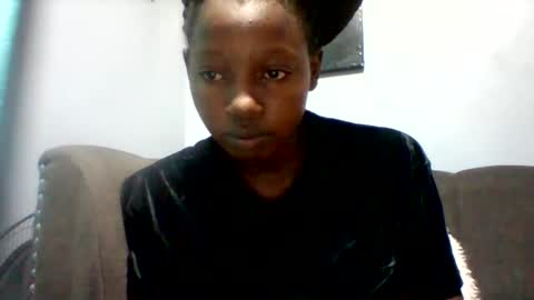 trya_dee online show from March 4, 5:48 am