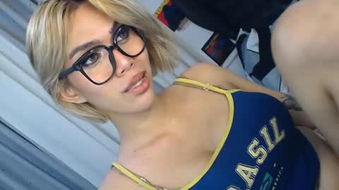Snapshot of ts_tatiana chatting on October 6, 12:12 pm billie online show from October 6, 12:12 pm