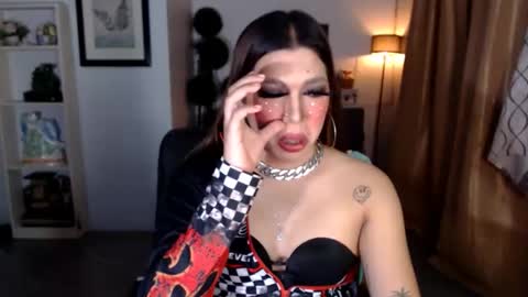 tsbigmilk online show from February 4, 6:45 pm