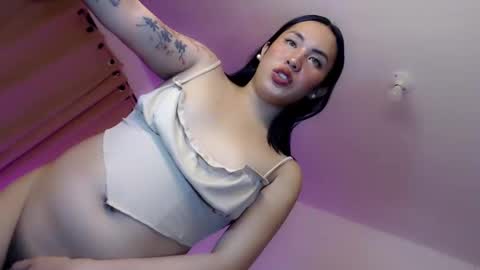 Snapshot of tsgirl_julian69 chatting on December 3, 9:17 pm Julian online show from December 3, 9:17 pm
