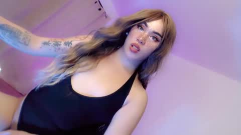 Snapshot of tsgirl_julian69 chatting on December 22, 9:42 pm Julian online show from December 22, 9:42 pm