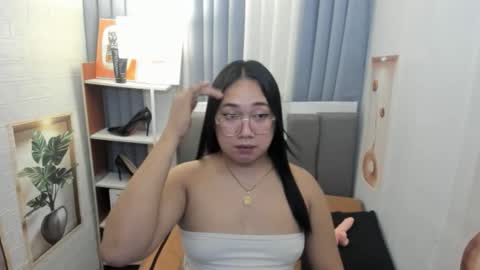 Karen Oquio online show from December 17, 8:15 pm