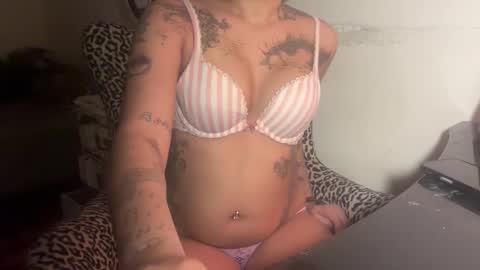 turntpixie online show from April 2, 10:11 am