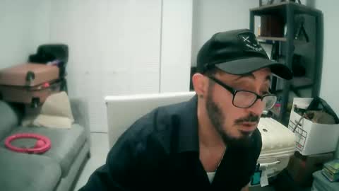 Snapshot of tuscan_taurus chatting on February 11, 7:54 am tuscan_taurus online show from February 11, 7:54 am