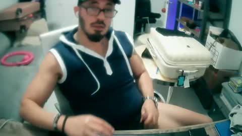 Snapshot of tuscan_taurus chatting on February 11, 10:58 am tuscan_taurus online show from February 11, 10:58 am
