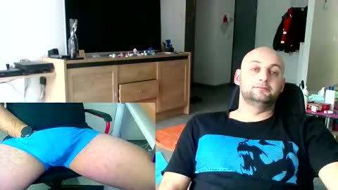 Snapshot of twardyidlugi chatting on December 25, 11:00 am twardyidlugi online show from December 25, 11:00 am