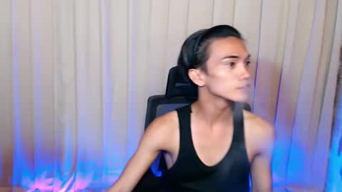 Snapshot of twink_clint chatting on February 21, 12:06 pm twink_clint online show from February 21, 12:06 pm