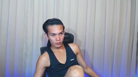 Snapshot of twink_clint chatting on February 23, 3:40 pm twink_clint online show from February 23, 3:40 pm