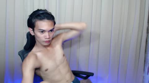 Snapshot of twink_clint chatting on February 27, 12:56 pm twink_clint online show from February 27, 12:56 pm